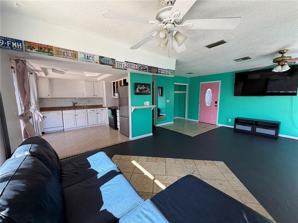 For Sale: $250,000 (3 beds, 1 baths, 1363 Square Feet)