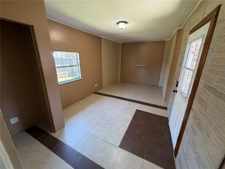 For Sale: $250,000 (3 beds, 1 baths, 1363 Square Feet)