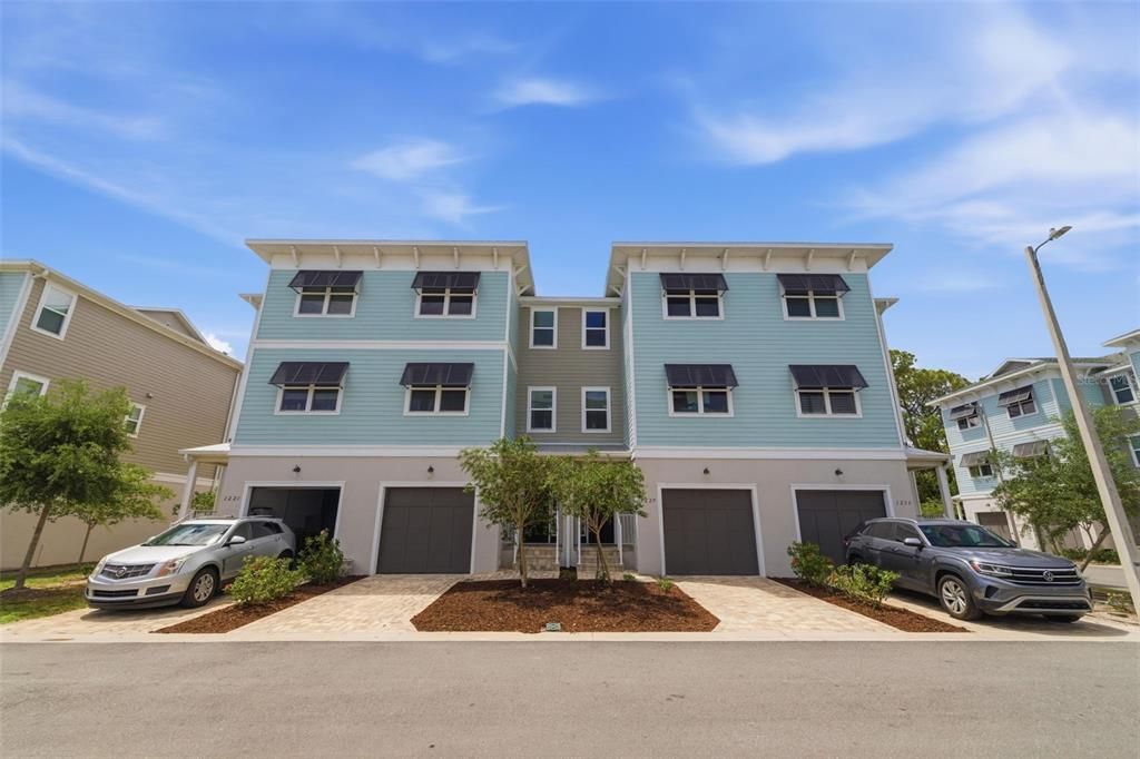 Activo con contrato: $549,000 (3 camas, 2 baños, 2310 Pies cuadrados)