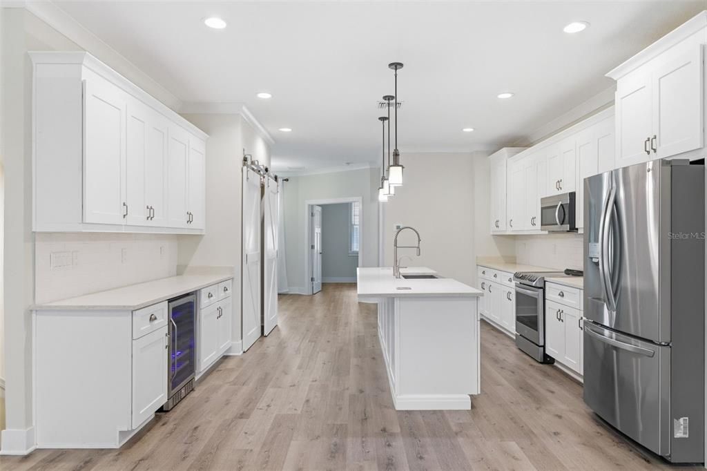 Activo con contrato: $549,000 (3 camas, 2 baños, 2310 Pies cuadrados)