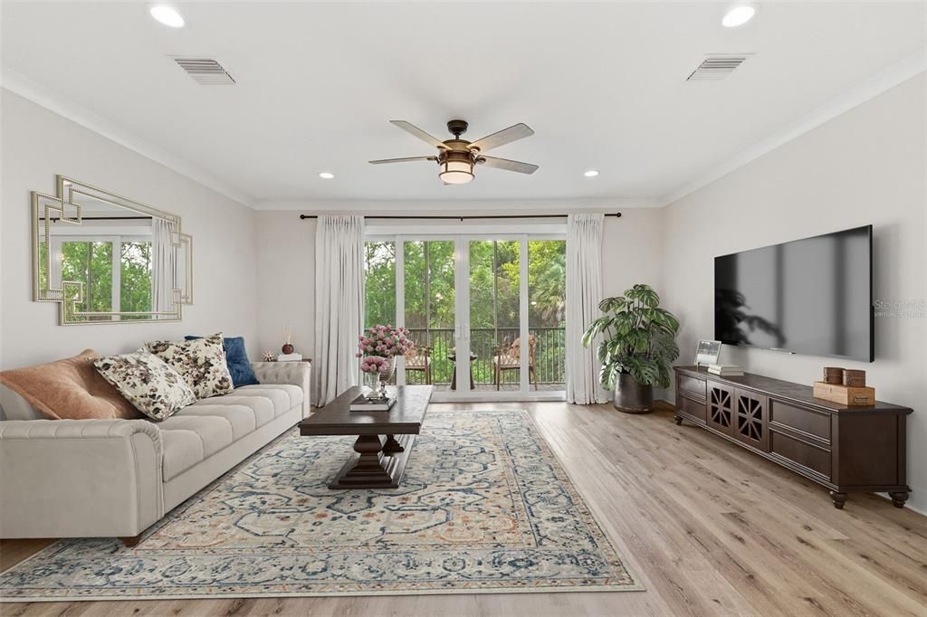 Activo con contrato: $549,000 (3 camas, 2 baños, 2310 Pies cuadrados)