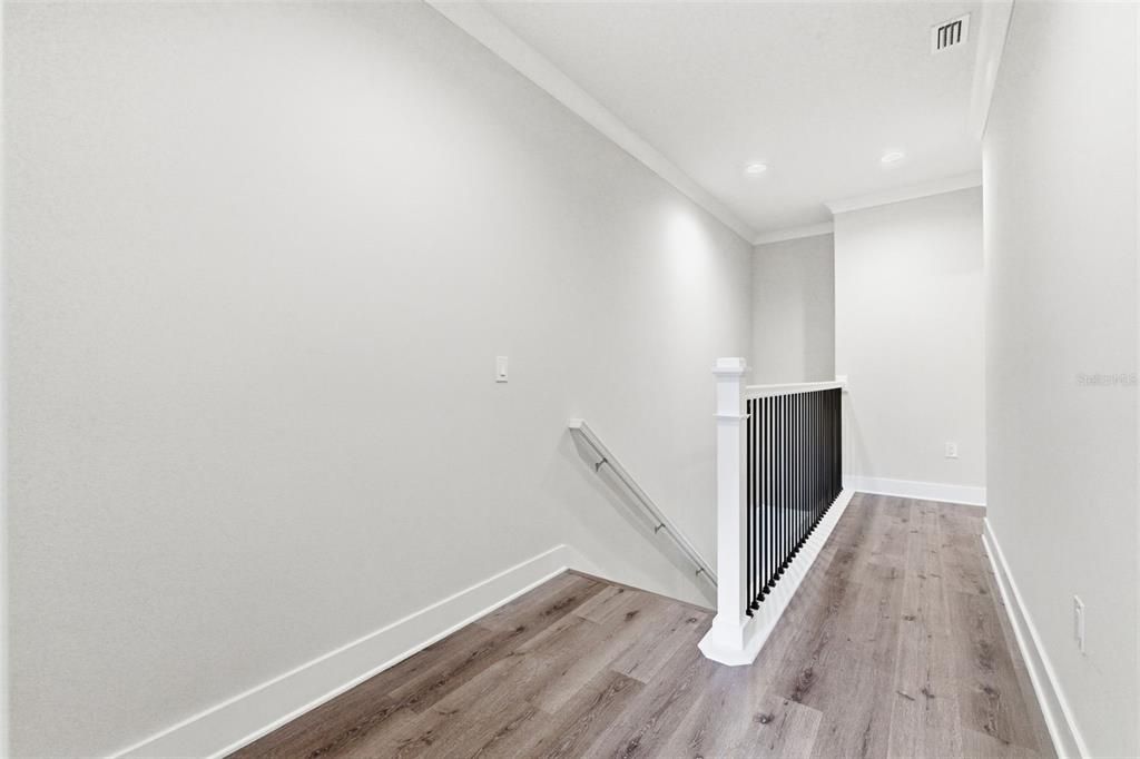 Activo con contrato: $549,000 (3 camas, 2 baños, 2310 Pies cuadrados)