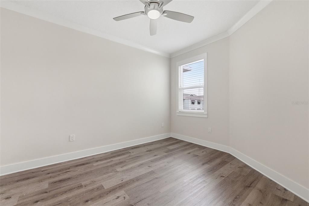Activo con contrato: $549,000 (3 camas, 2 baños, 2310 Pies cuadrados)