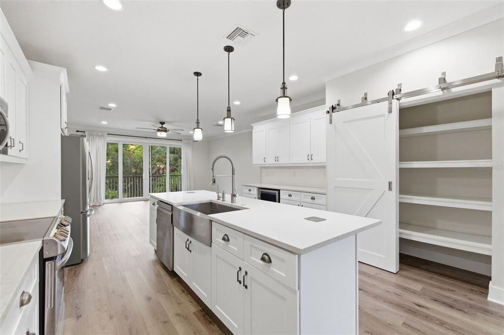 Activo con contrato: $549,000 (3 camas, 2 baños, 2310 Pies cuadrados)