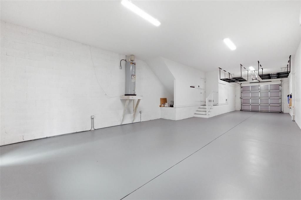 Activo con contrato: $549,000 (3 camas, 2 baños, 2310 Pies cuadrados)