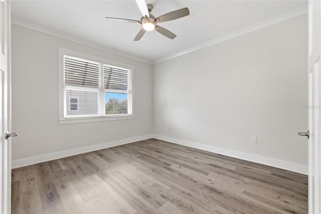 Activo con contrato: $549,000 (3 camas, 2 baños, 2310 Pies cuadrados)