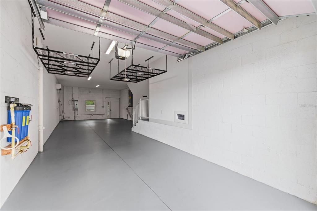 Activo con contrato: $549,000 (3 camas, 2 baños, 2310 Pies cuadrados)