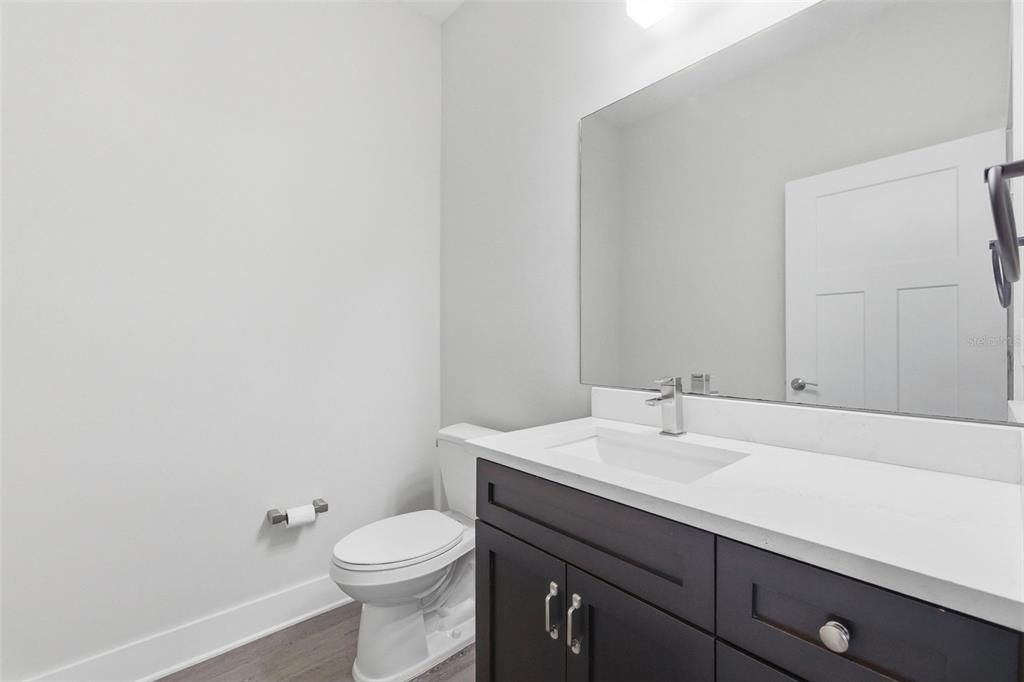 Activo con contrato: $549,000 (3 camas, 2 baños, 2310 Pies cuadrados)