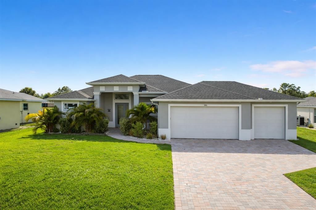 Recently Rented: $3,100 (3 beds, 2 baths, 1636 Square Feet)