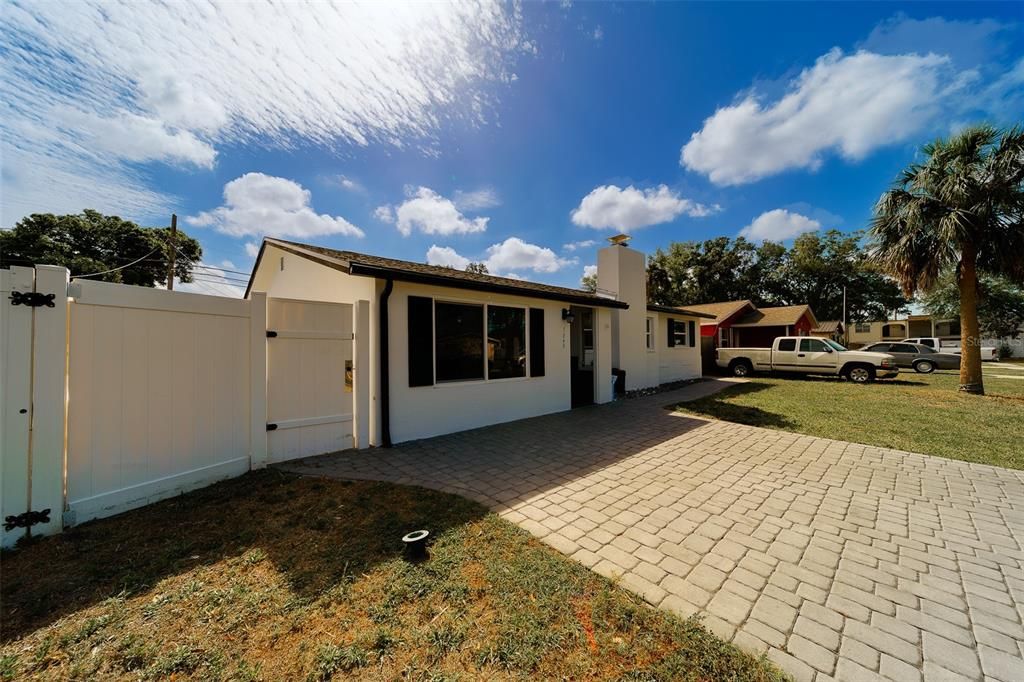 Active With Contract: $2,700 (3 beds, 2 baths, 1349 Square Feet)
