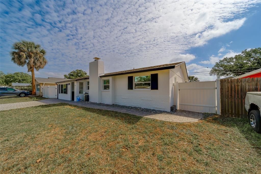Active With Contract: $2,700 (3 beds, 2 baths, 1349 Square Feet)