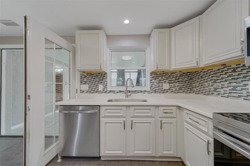 Active With Contract: $2,700 (3 beds, 2 baths, 1349 Square Feet)