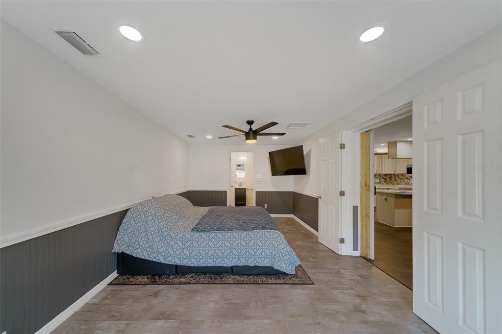 Active With Contract: $2,700 (3 beds, 2 baths, 1349 Square Feet)