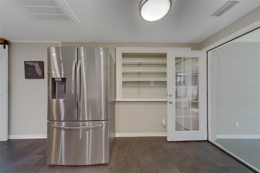 Active With Contract: $2,700 (3 beds, 2 baths, 1349 Square Feet)