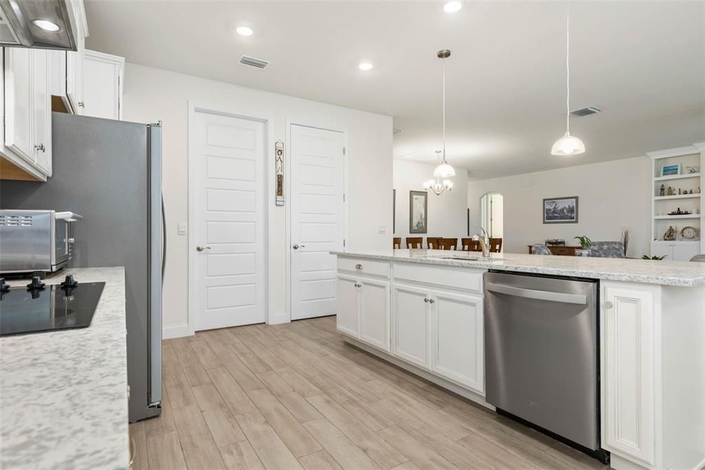 待售: $529,900 (4 贝兹, 3 浴室, 2361 平方英尺)