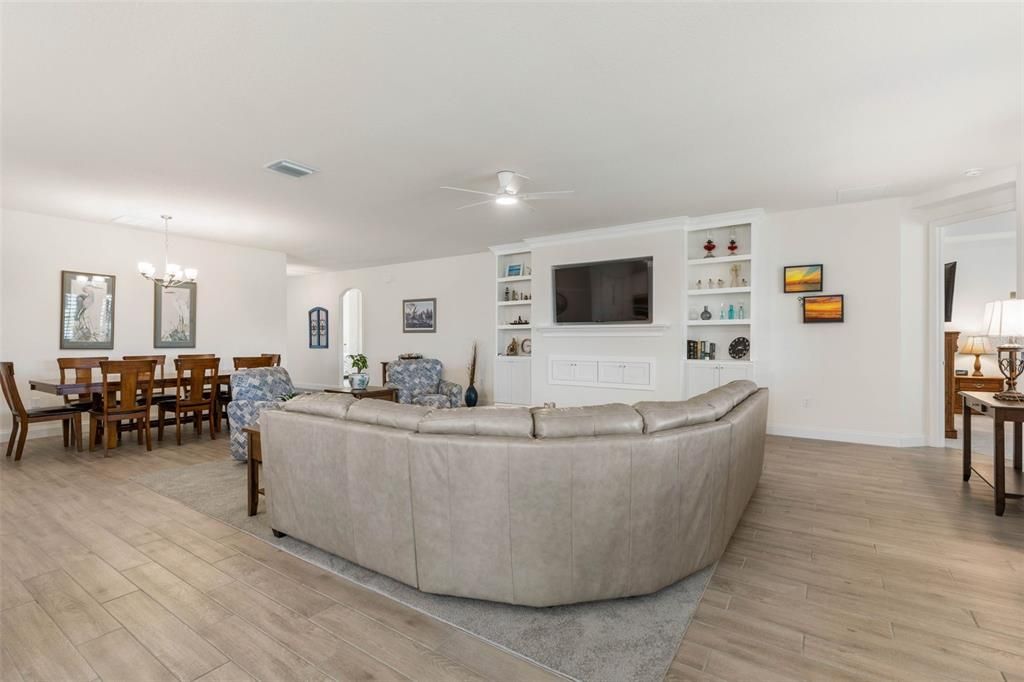 待售: $529,900 (4 贝兹, 3 浴室, 2361 平方英尺)