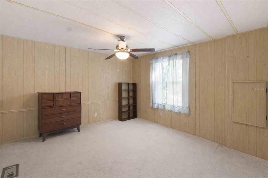 For Sale: $117,999 (2 beds, 2 baths, 1306 Square Feet)