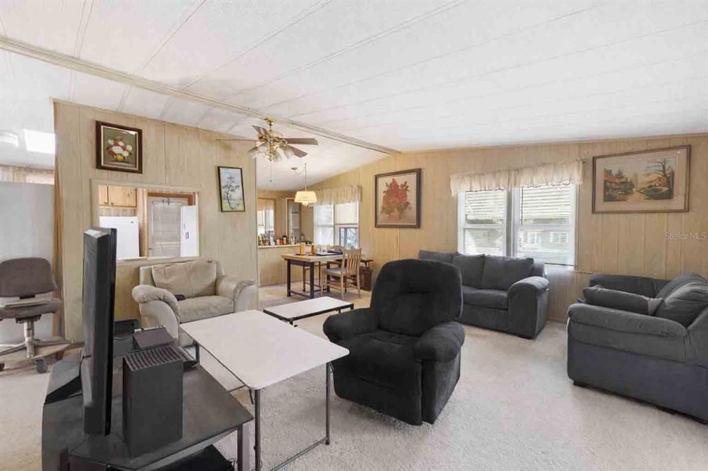 For Sale: $117,999 (2 beds, 2 baths, 1306 Square Feet)