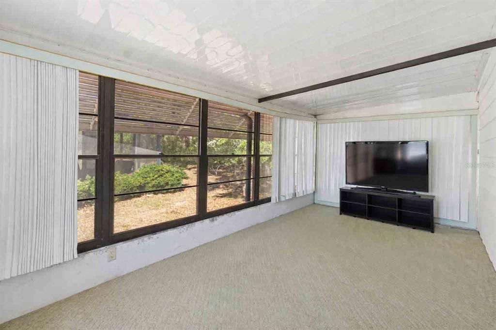 For Sale: $117,999 (2 beds, 2 baths, 1306 Square Feet)