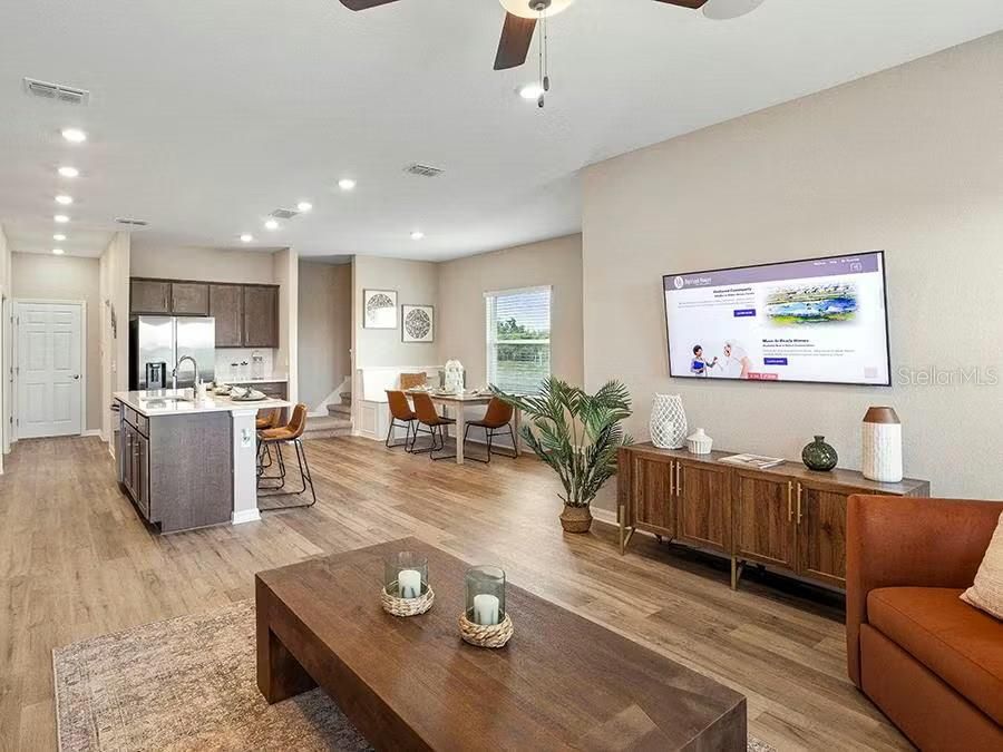 合同活跃: $380,405 (3 贝兹, 2 浴室, 1925 平方英尺)