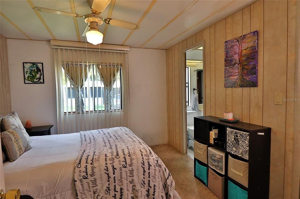 На продажу: $160,000 (2 спален, 2 ванн, 1421 Квадратных фут)