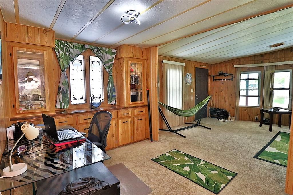 На продажу: $160,000 (2 спален, 2 ванн, 1421 Квадратных фут)