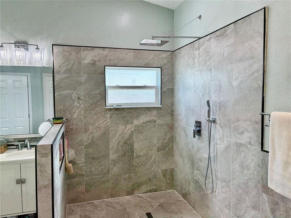 Под контрактом: $469,900 (4 спален, 2 ванн, 2391 Квадратных фут)