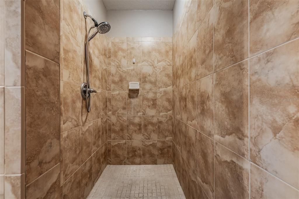 En Venta: $499,900 (4 camas, 2 baños, 2079 Pies cuadrados)