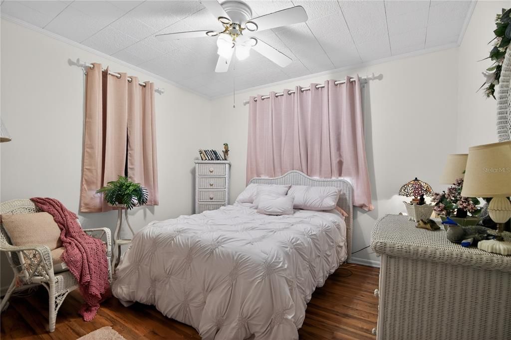 На продажу: $199,000 (4 спален, 2 ванн, 1638 Квадратных фут)