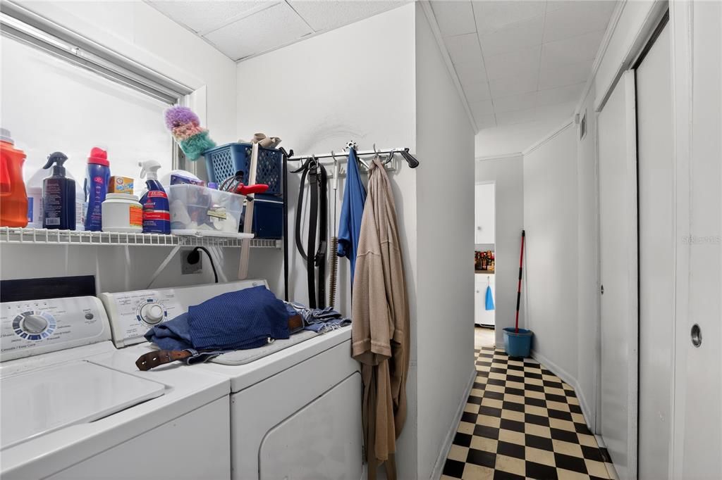 На продажу: $199,000 (4 спален, 2 ванн, 1638 Квадратных фут)