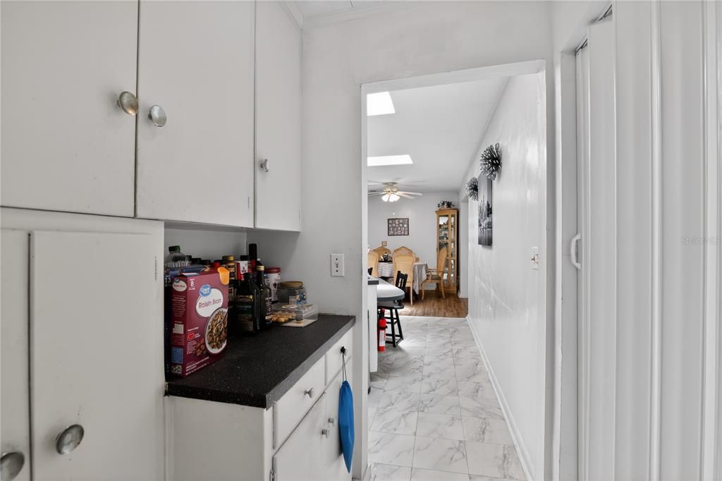 На продажу: $199,000 (4 спален, 2 ванн, 1638 Квадратных фут)