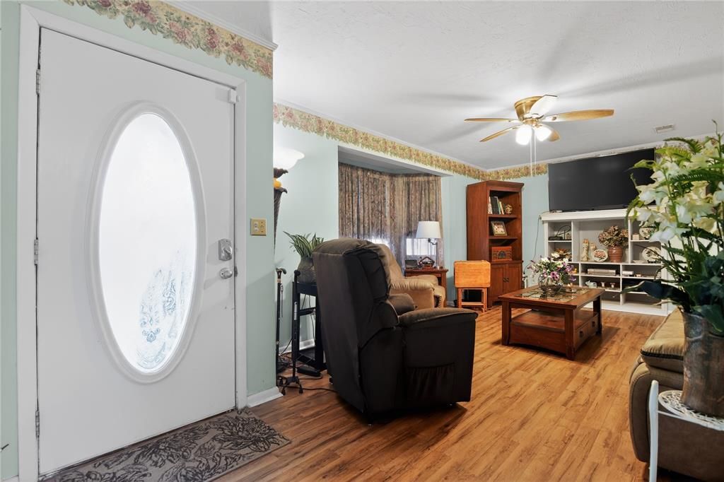 На продажу: $199,000 (4 спален, 2 ванн, 1638 Квадратных фут)