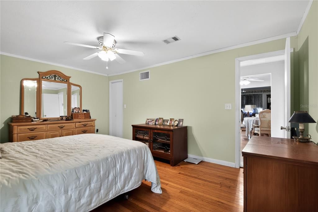 На продажу: $199,000 (4 спален, 2 ванн, 1638 Квадратных фут)