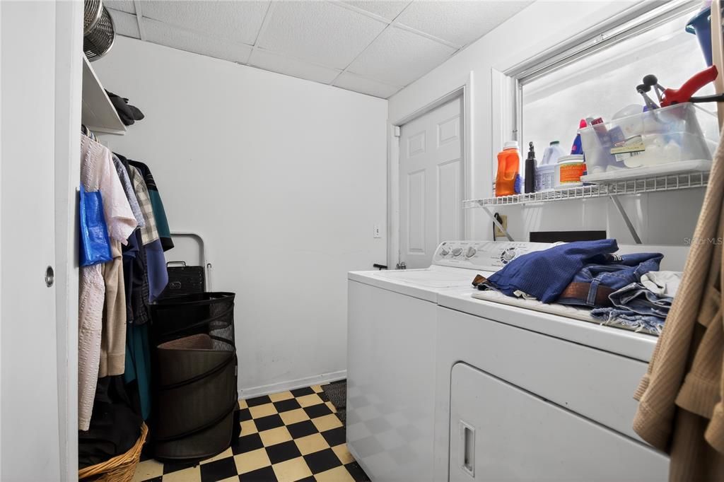 На продажу: $199,000 (4 спален, 2 ванн, 1638 Квадратных фут)