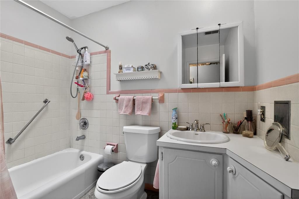 На продажу: $199,000 (4 спален, 2 ванн, 1638 Квадратных фут)