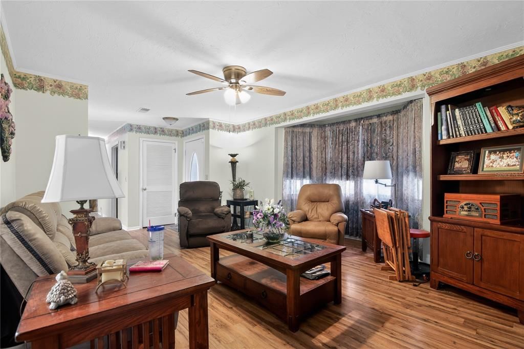 На продажу: $199,000 (4 спален, 2 ванн, 1638 Квадратных фут)