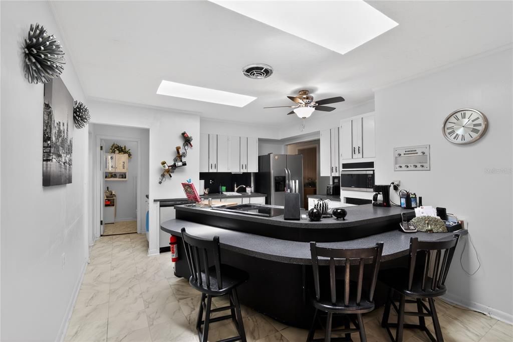 На продажу: $199,000 (4 спален, 2 ванн, 1638 Квадратных фут)