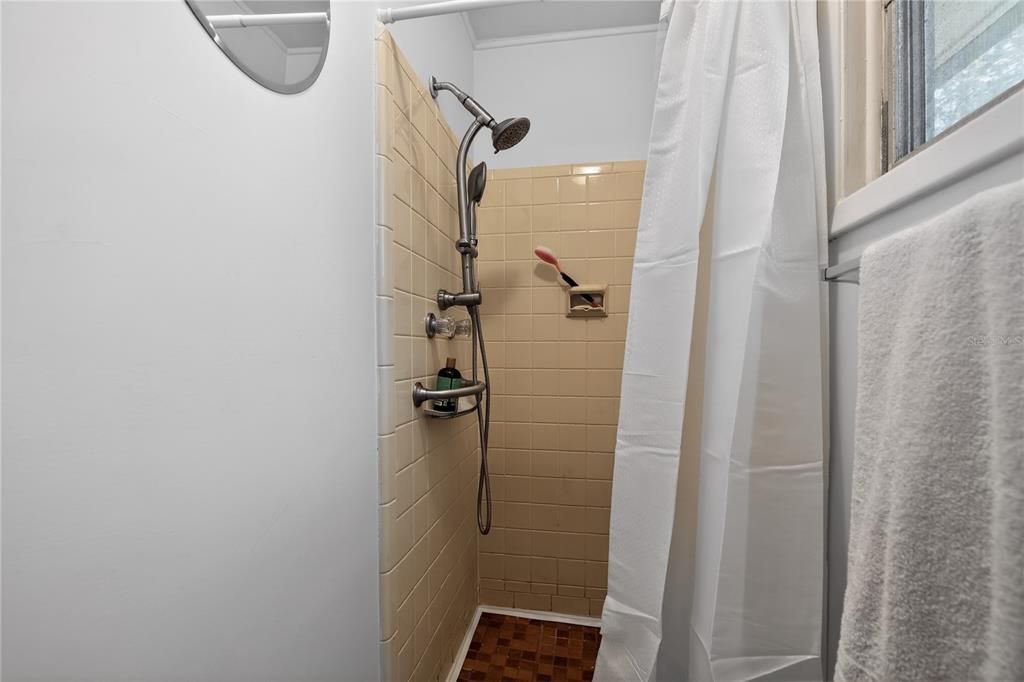 На продажу: $199,000 (4 спален, 2 ванн, 1638 Квадратных фут)