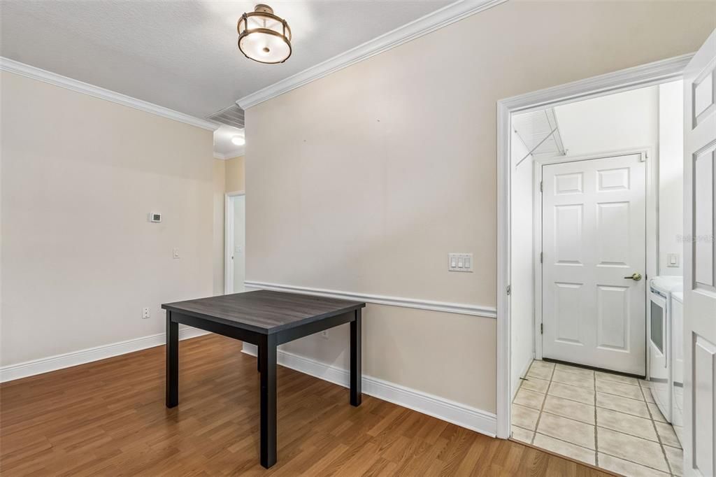 Под контрактом: $299,900 (3 спален, 2 ванн, 1646 Квадратных фут)