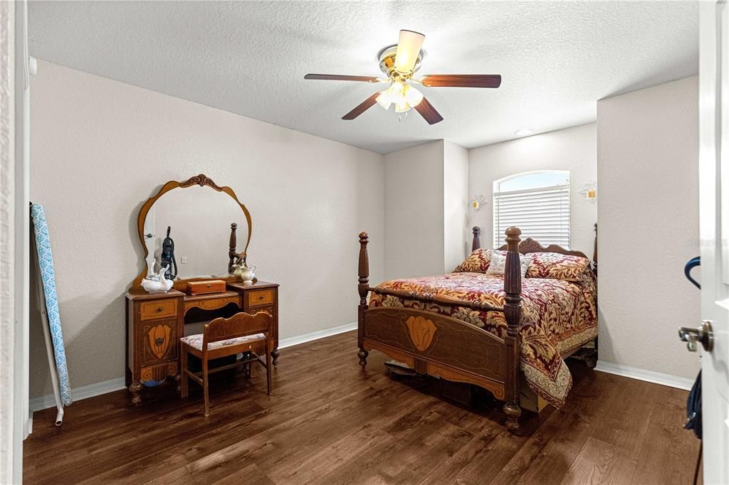 En Venta: $335,000 (3 camas, 2 baños, 1854 Pies cuadrados)