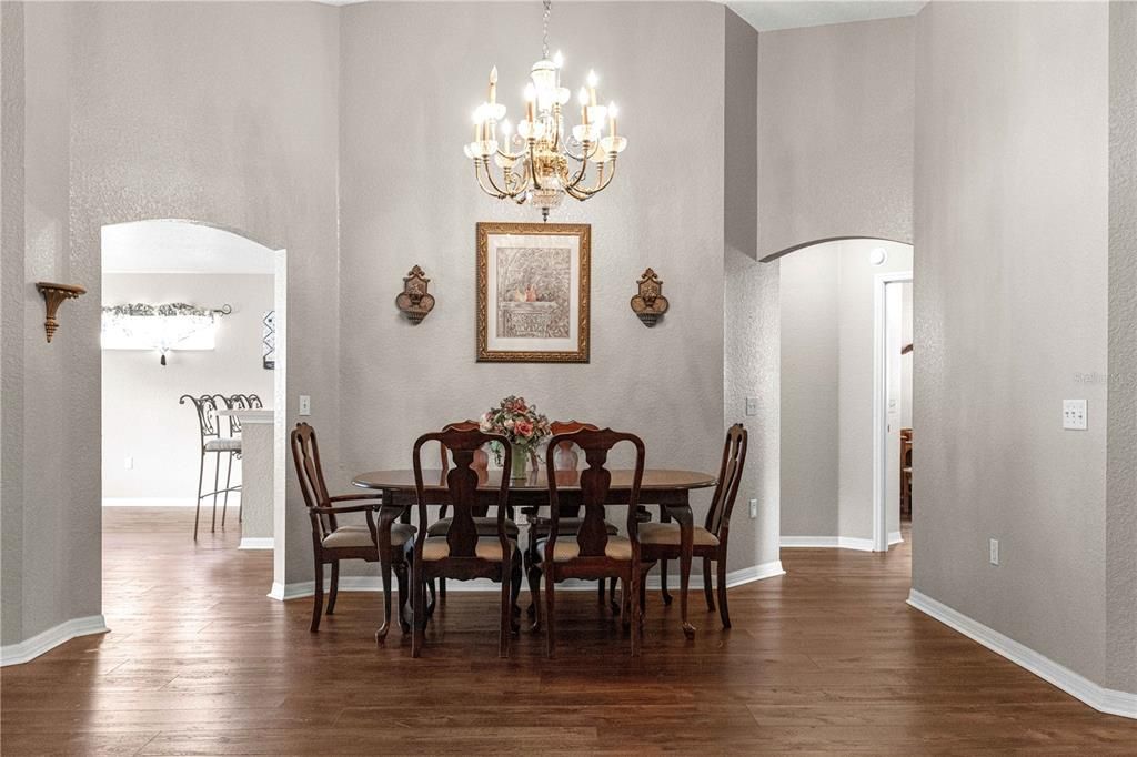 En Venta: $335,000 (3 camas, 2 baños, 1854 Pies cuadrados)