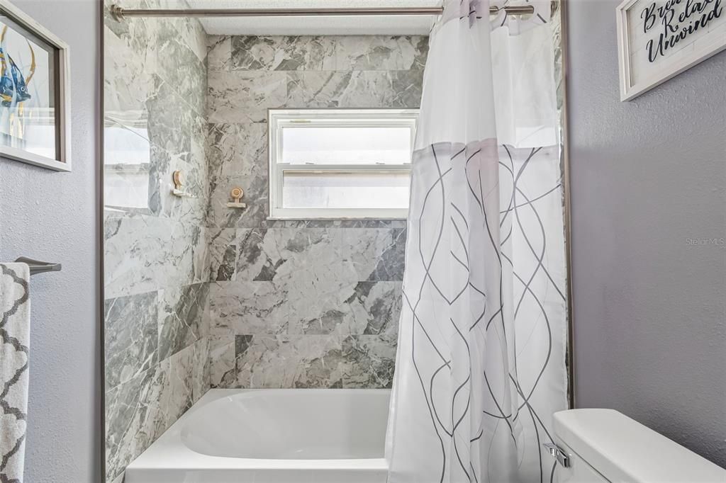 Activo con contrato: $225,000 (2 camas, 2 baños, 1357 Pies cuadrados)