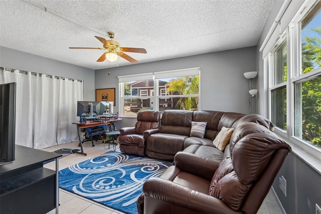 Activo con contrato: $225,000 (2 camas, 2 baños, 1357 Pies cuadrados)