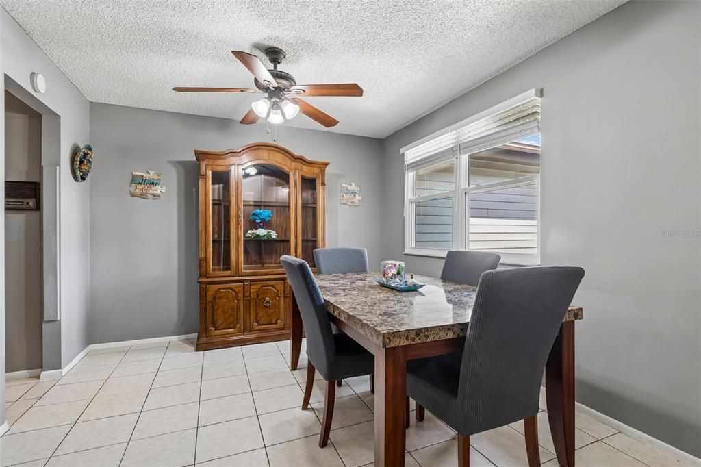 Activo con contrato: $225,000 (2 camas, 2 baños, 1357 Pies cuadrados)