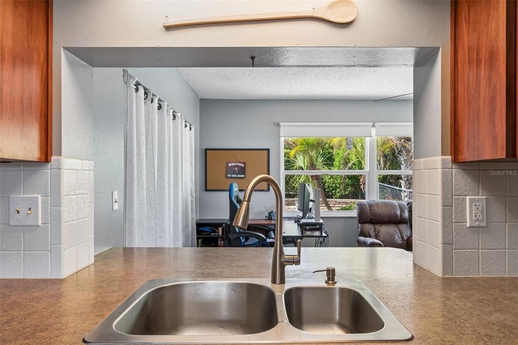 Activo con contrato: $225,000 (2 camas, 2 baños, 1357 Pies cuadrados)
