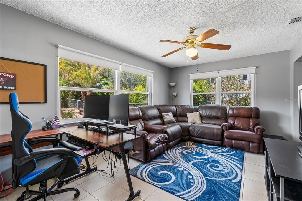 Activo con contrato: $225,000 (2 camas, 2 baños, 1357 Pies cuadrados)