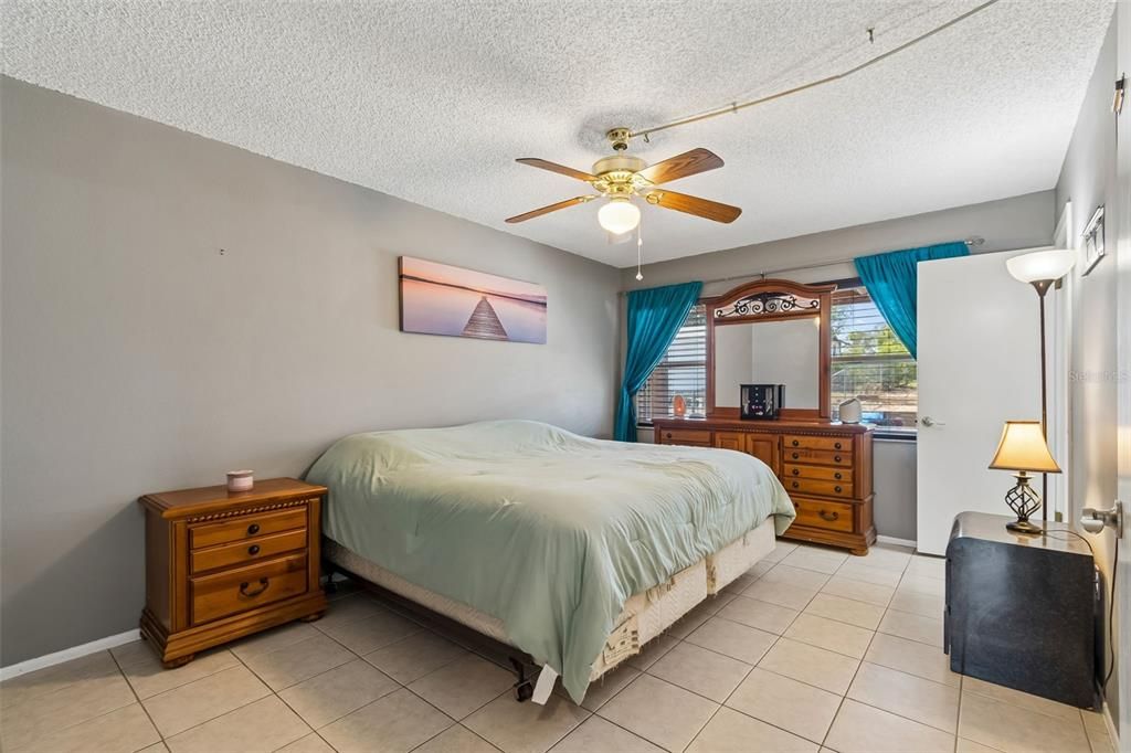 Activo con contrato: $225,000 (2 camas, 2 baños, 1357 Pies cuadrados)