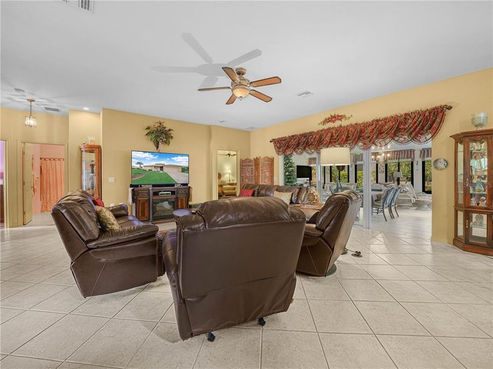 Active With Contract: $319,900 (2 beds, 2 baths, 2354 Square Feet)