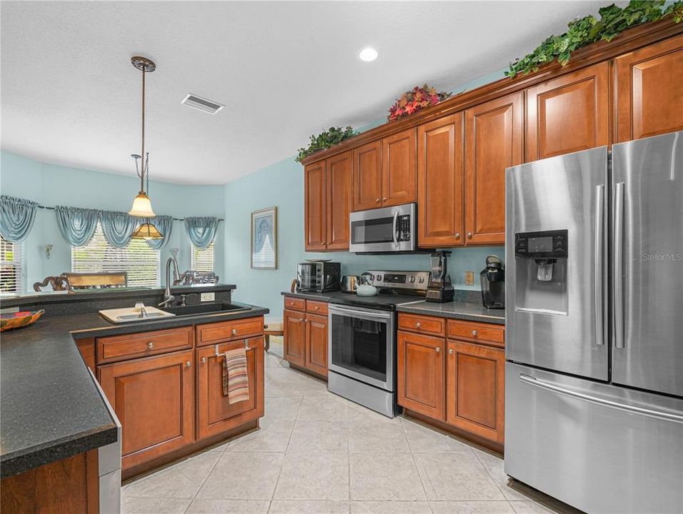 Active With Contract: $319,900 (2 beds, 2 baths, 2354 Square Feet)
