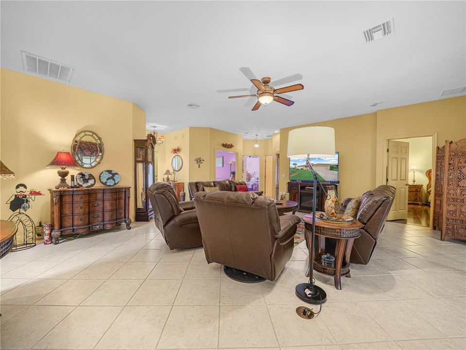 Active With Contract: $319,900 (2 beds, 2 baths, 2354 Square Feet)